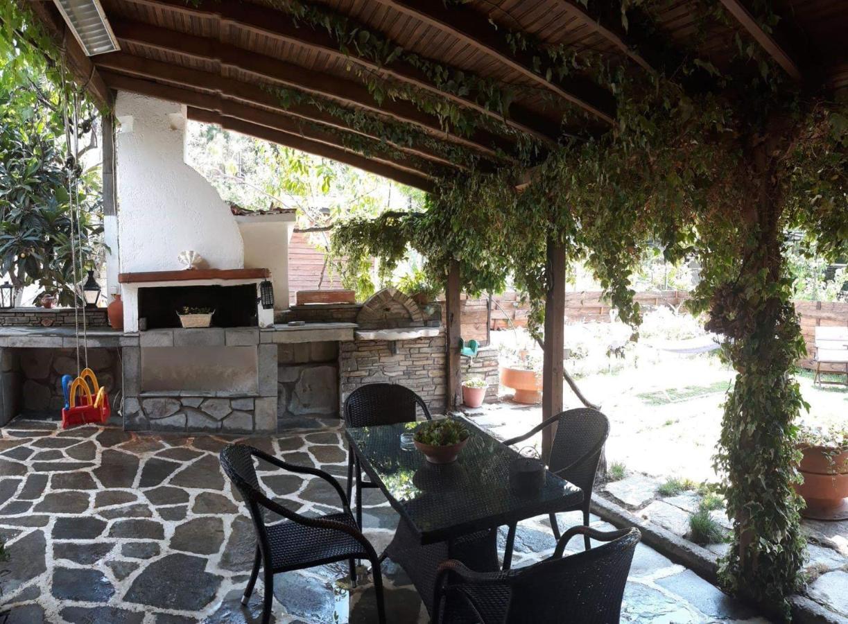 Theodoras House Guest House Nea Iraklitsa Екстериор снимка